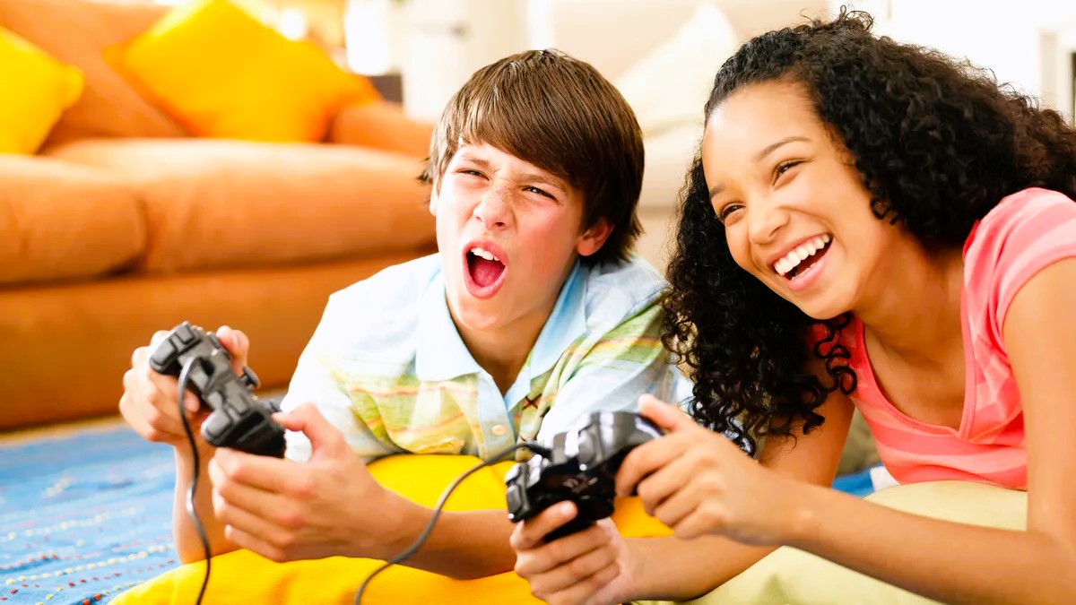 kids playing video games